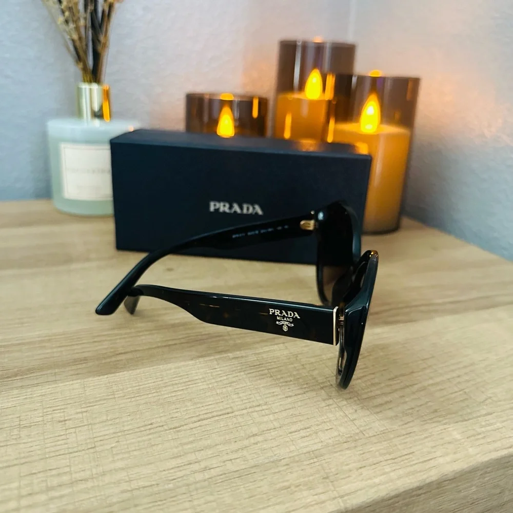 AUTHENTIC Prada Black Oversized Cat-Eye Sunnies 😎🕶️ - Picture 3 of 7